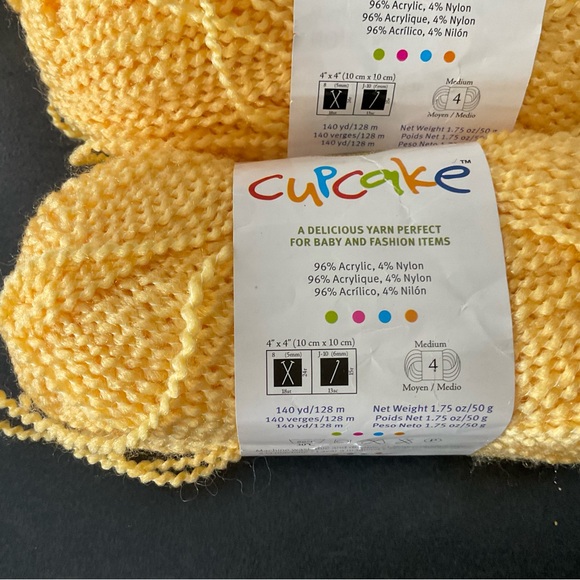 4 Skeins of Lion Brand Yarn CUPCAKE - Picture 4 of 5